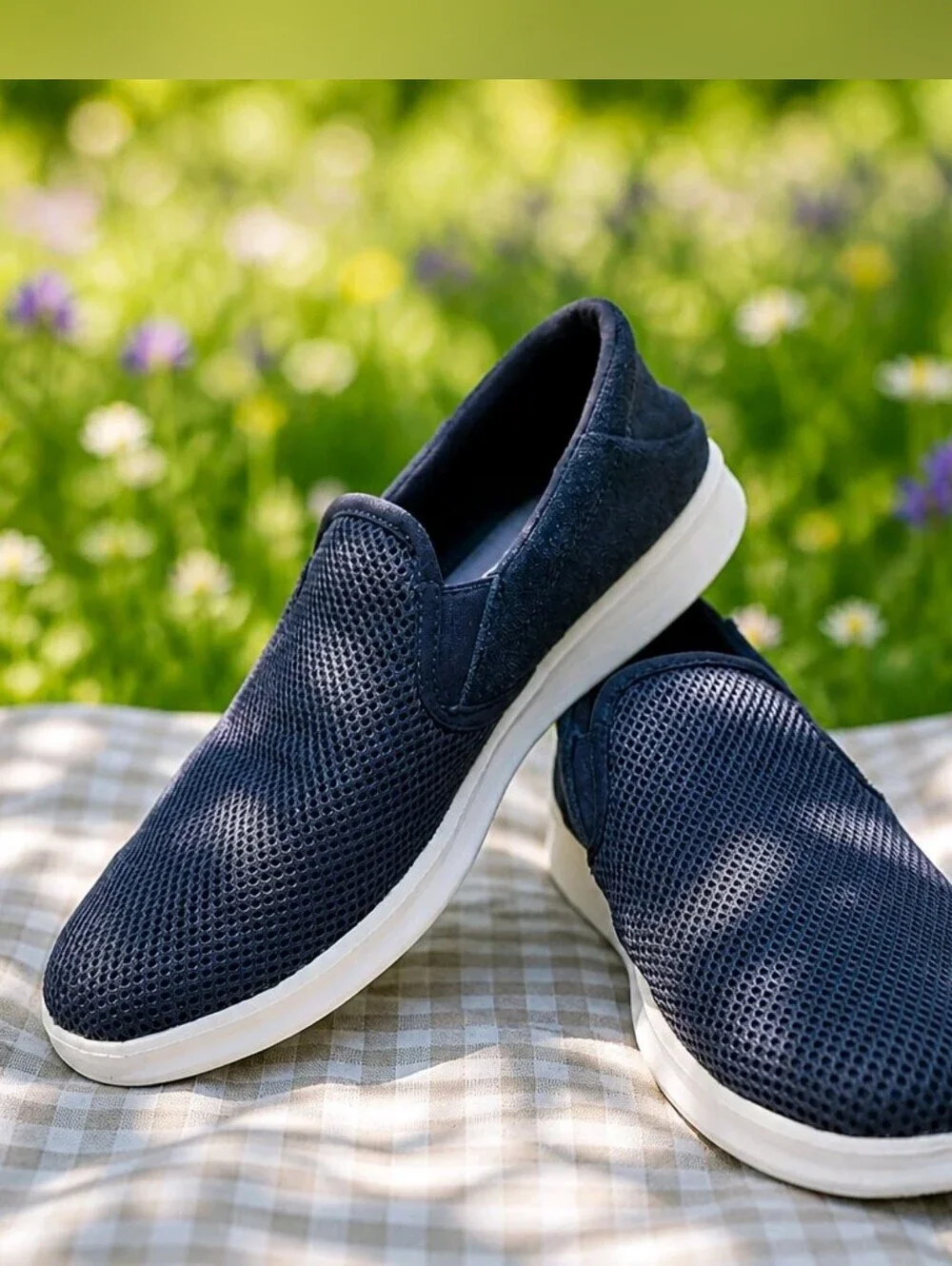 UGG Mens Navy Mesh Treadlite Loafers with White Sole Size 11.5
